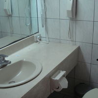 広めのバスルーム　洗面台は広い