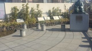 隅田川沿いの小さな庭園