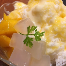 雪のようなかき氷はティータイムにぜひ