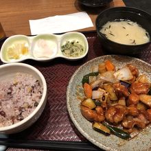 若鶏黒酢あん定食