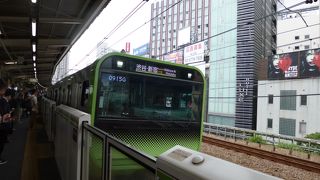 ホームの狭さがネックです