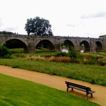 古い橋 (Le Pont Vieux) は14世紀からある