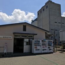 新西金沢駅駅舎です。