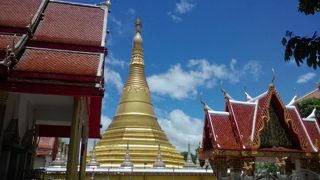 見どころは仏塔と…