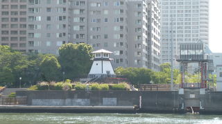 水門と灯台が印象的です