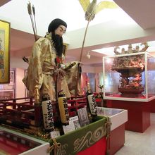 ３階の展示品(山車人形 神武天皇 他)