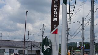 グルメ、野菜、果物など他県ナンバーの車も多い