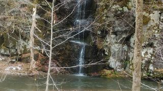 石ヶ戸休憩所から最初に見た滝