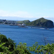 礼文島の島影も見える