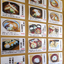 テーブル席はメニューいろいろ