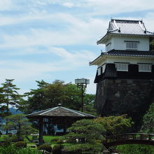 大村湾を見渡す白壁の櫓