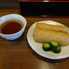 いなり寿司。普通のサイズより横に長い。