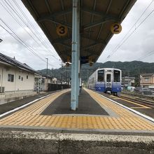 プラットホーム