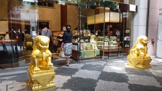 高級店の構えですが売店なら。