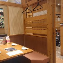 半個室になっています