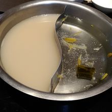 しゃぶしゃぶ出汁は2種類選べます