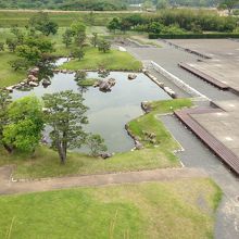 天守跡からの本丸庭園