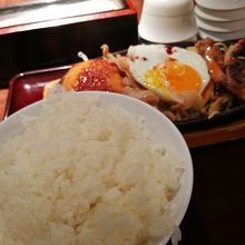 ライスは大盛り！おかわりもできる！