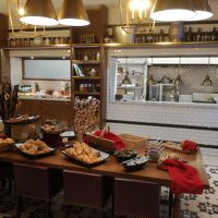 北米としては、しゃれたデザインの朝食会場