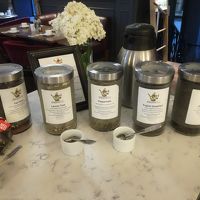 朝食のお茶は種類豊富