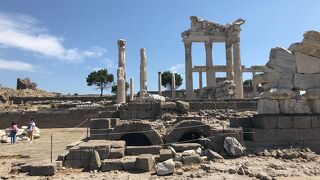 小高い丘の上に