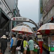 屋台は現金