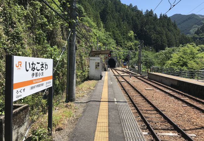 飯田線伊那小沢駅：係留線と自販機無いが公衆電話