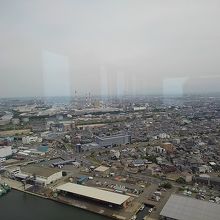 山ノ下などの工業地帯を臨む