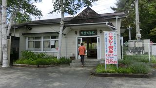 観光案内所は平日の昼間ですが閉まっていました。駅の窓口は電車が来る直前まで閉まっていました。