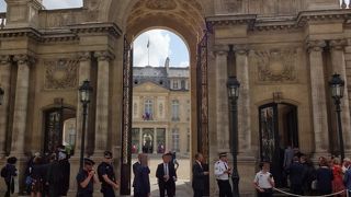 内部は見学できず