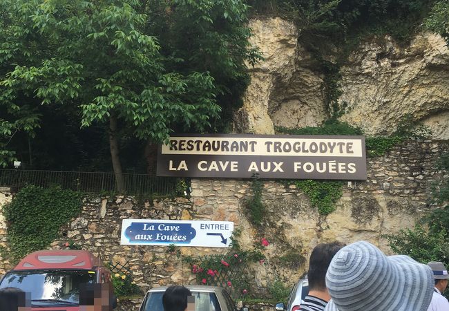 店内は百人以上の席があり広い