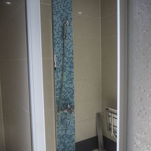 ターミナル2　入国手荷物受取ロビーのシャワールーム（中）