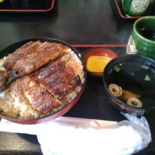 特上鰻丼2500円は他にない外パリ内ふわで安くてうまい