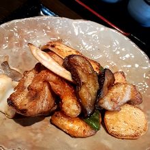 魚介類と地元野菜のソテーが上品で美味しい