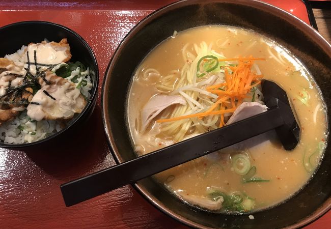 くせになる味の古潭のラーメン