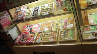 お土産屋さんです