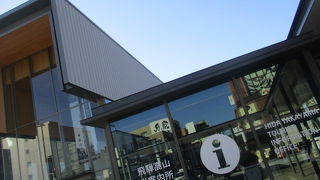 高山駅の隣です