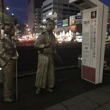龍馬とお龍の銅像