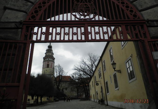 赤い鉄の門