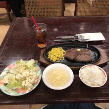 サンライズ観光ホテル、夕食はステーキ！