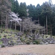 石の庭園跡。