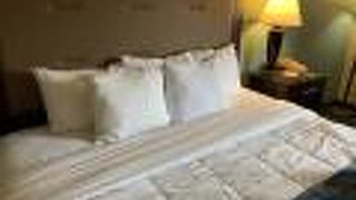 リージェンシー イン & スイーツ ニュー ロンドン, ミスティック