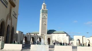 モスクの細部が美しいです。