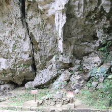 シキヨダユルアマガヌビーとアマダユルアシカヌビーの壺