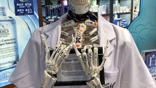 ゆいレール「おもろまち駅」横にあります。