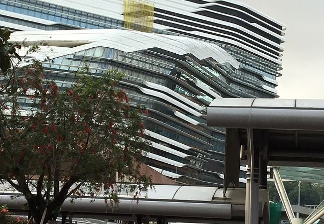 次回はあの不思議な形の建物を見に行きたい・・