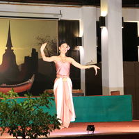 夕食時の20時過ぎから20分程タイ舞踊ショーあり