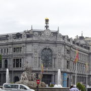 スペイン銀行の前に、地下鉄のバンコ・デ・エスパーニャ駅がありました！