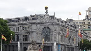 スペイン銀行の前に、地下鉄のバンコ・デ・エスパーニャ駅がありました！