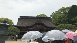 芸術作品のような御本殿